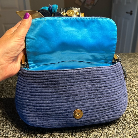 Authentic FENDI baguette wool handbag - Picture 4 of 16